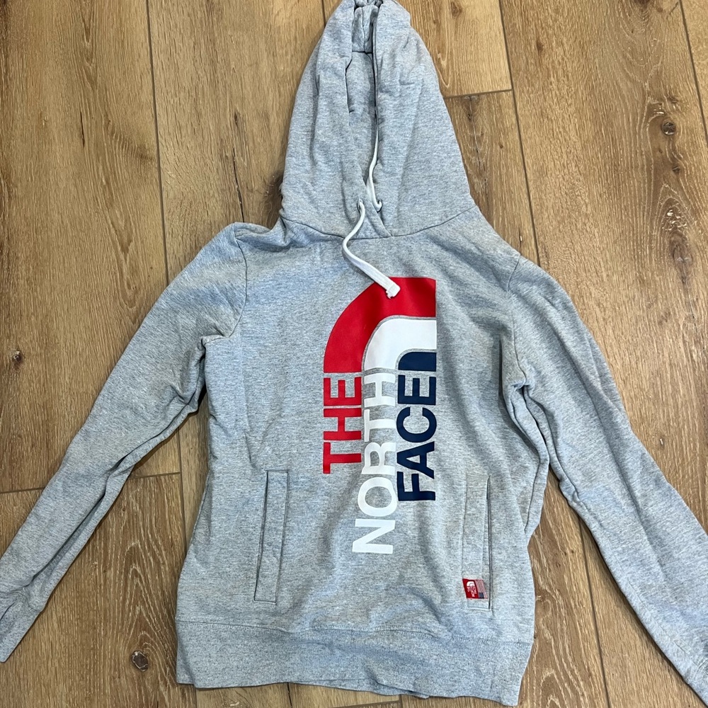 Women’s North Face hooded sweatshirt